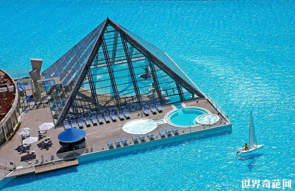 世界最大的游泳池-阿尔加罗沃游泳池