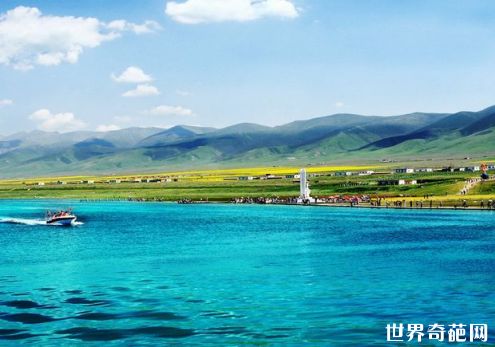 中国最大的咸水湖 青海湖占地4500平方公里