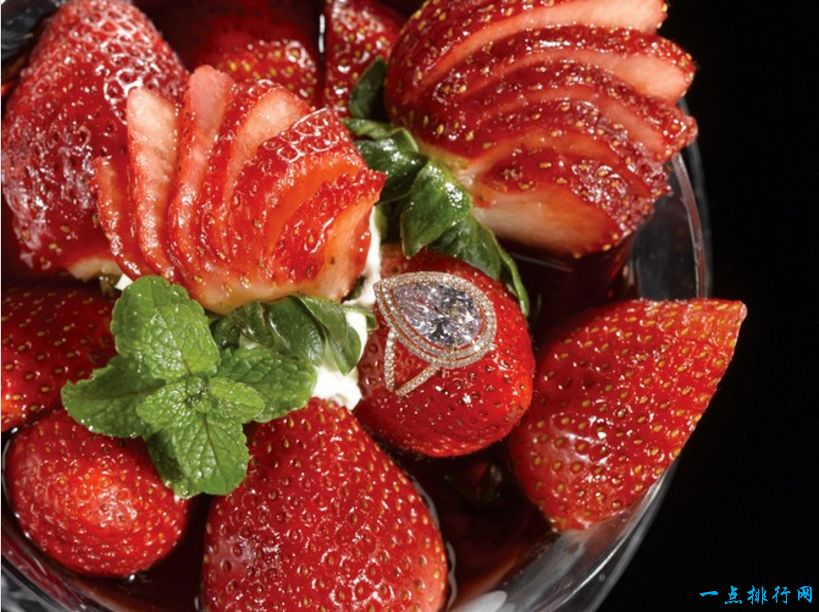 世界十大最贵的甜点排行榜：草莓阿诺 140万美元