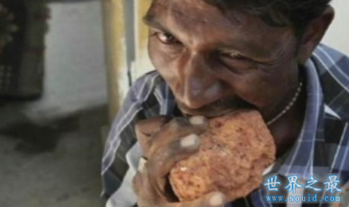 印度奇葩男子每天吃砖头3公斤，已吃20年