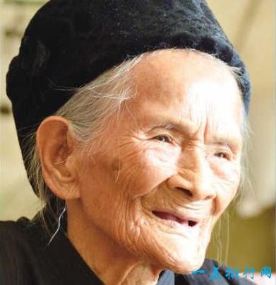 黄乜依