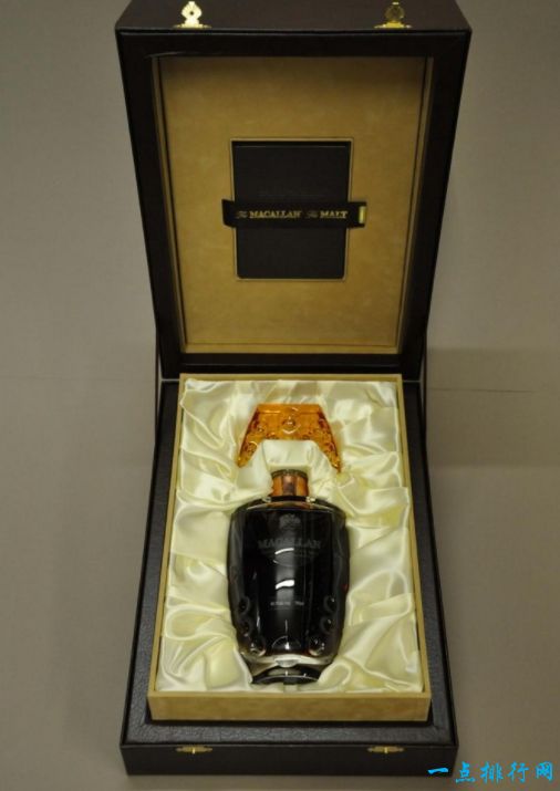 麦卡伦55年莱俪卡水晶瓶装威士忌 – 12500美元