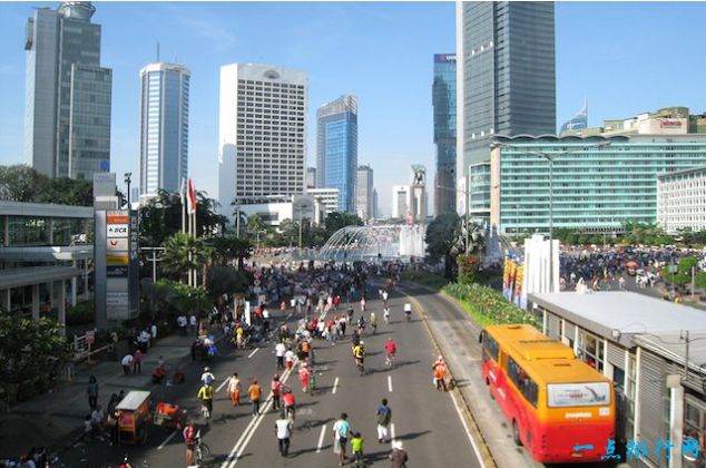 世界上最拥挤的城市排行榜：印度尼西亚雅加达 9600人/平方公里