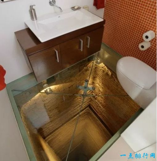 无底浴室地板