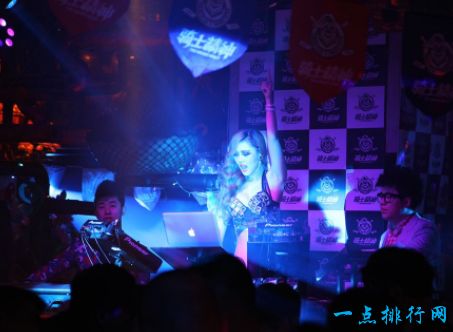 菲比酒吧