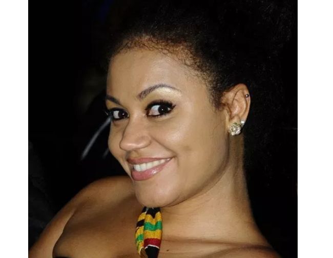 NADIA BUARI