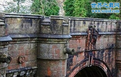 苏格兰鬼桥欧沃顿桥的秘密，600只爱犬离奇跳桥