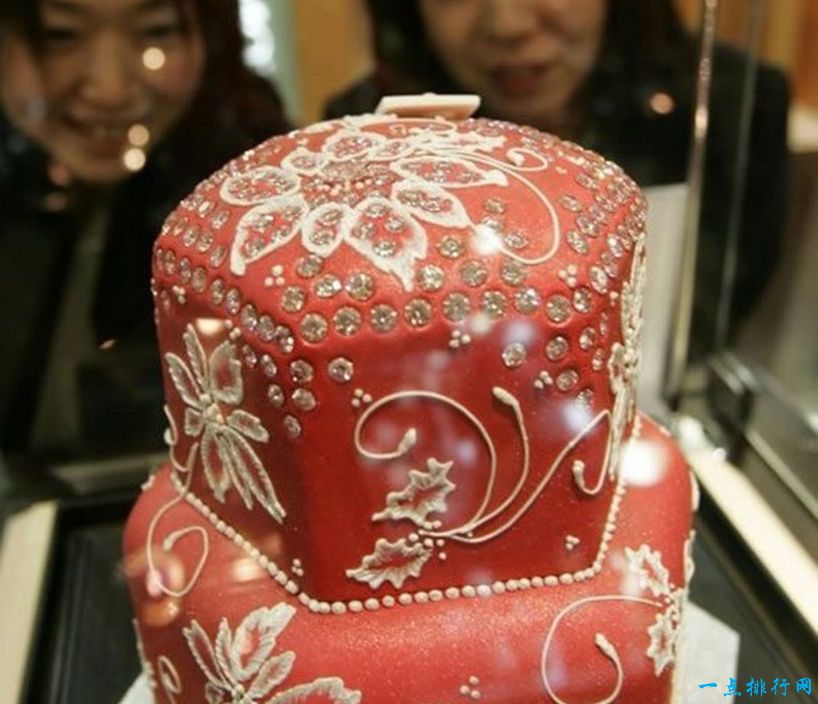 世界十大最贵的甜点排行榜：钻石水果蛋糕 165万美元