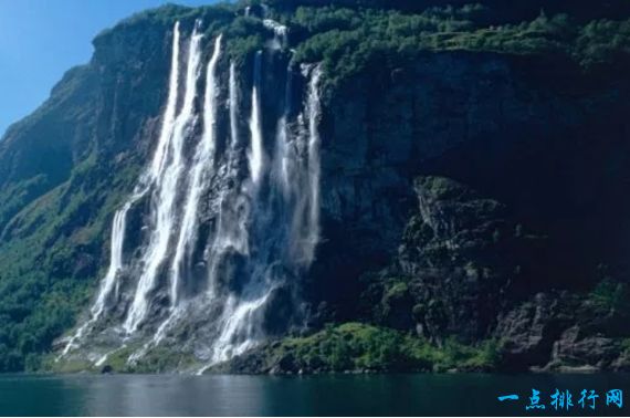 韦奴弗森瀑布，挪威(不间断的坠落高度:2822英尺)