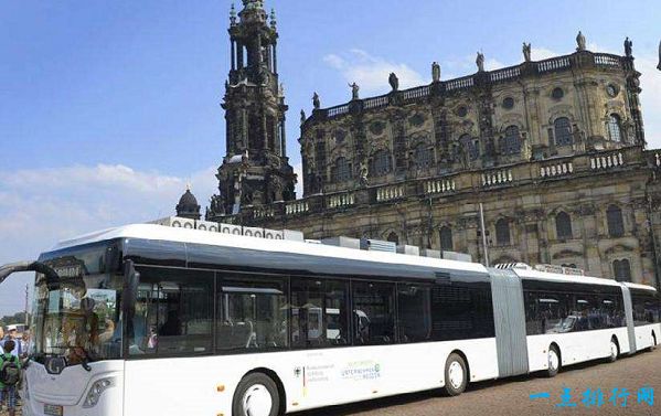 世界上最长的公交巴士 能乘坐266人