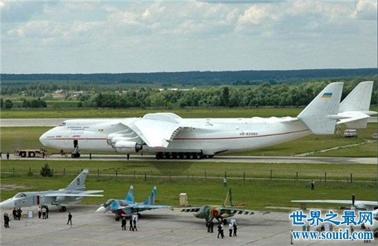 世界上最大的飞机安-225运输机 用来发射火箭的飞