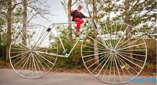 世界上最大的自行车 长度达到12米