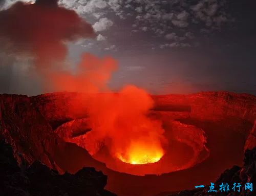 尼拉贡戈火山