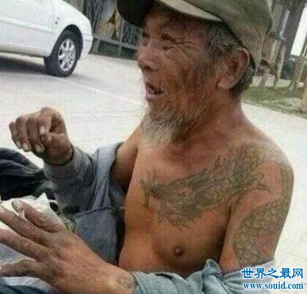 【图】黑社会老大乔四手下莫磊出狱,如今却捡垃圾为