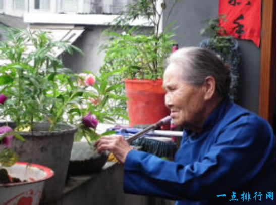 湖南第一寿星，田龙玉老人年满124岁却依旧面色红润