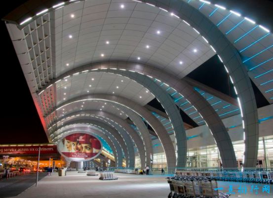 迪拜阿勒马克图姆机场，迪拜