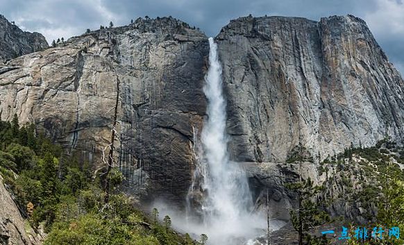 约塞米蒂瀑布，美国加州
